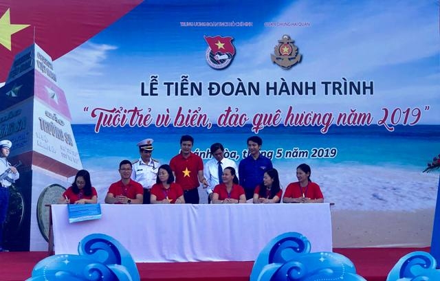 70 đại biểu thanh niên tiêu biểu đến với Trường Sa