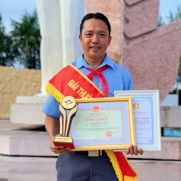 GƯƠNG HỌC TẬP VÀ LÀM THEO TƯ TƯỞNG ĐẠO ĐỨC, PHONG CÁCH HỒ CHÍ MINH