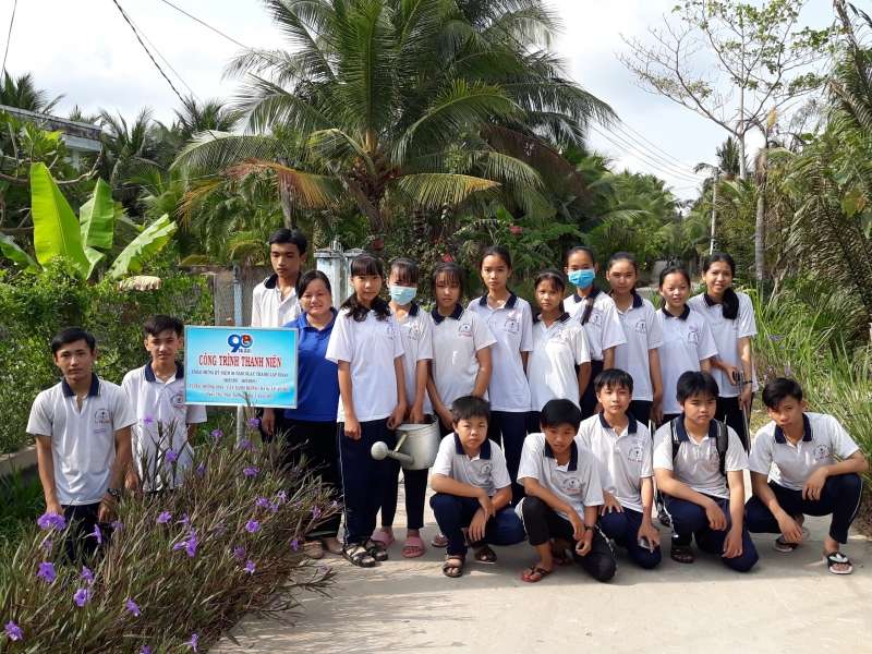 Mỏ Cày Nam: Gương Cô giáo Tổng phụ trách đội “Học tập và làm theo Bác”