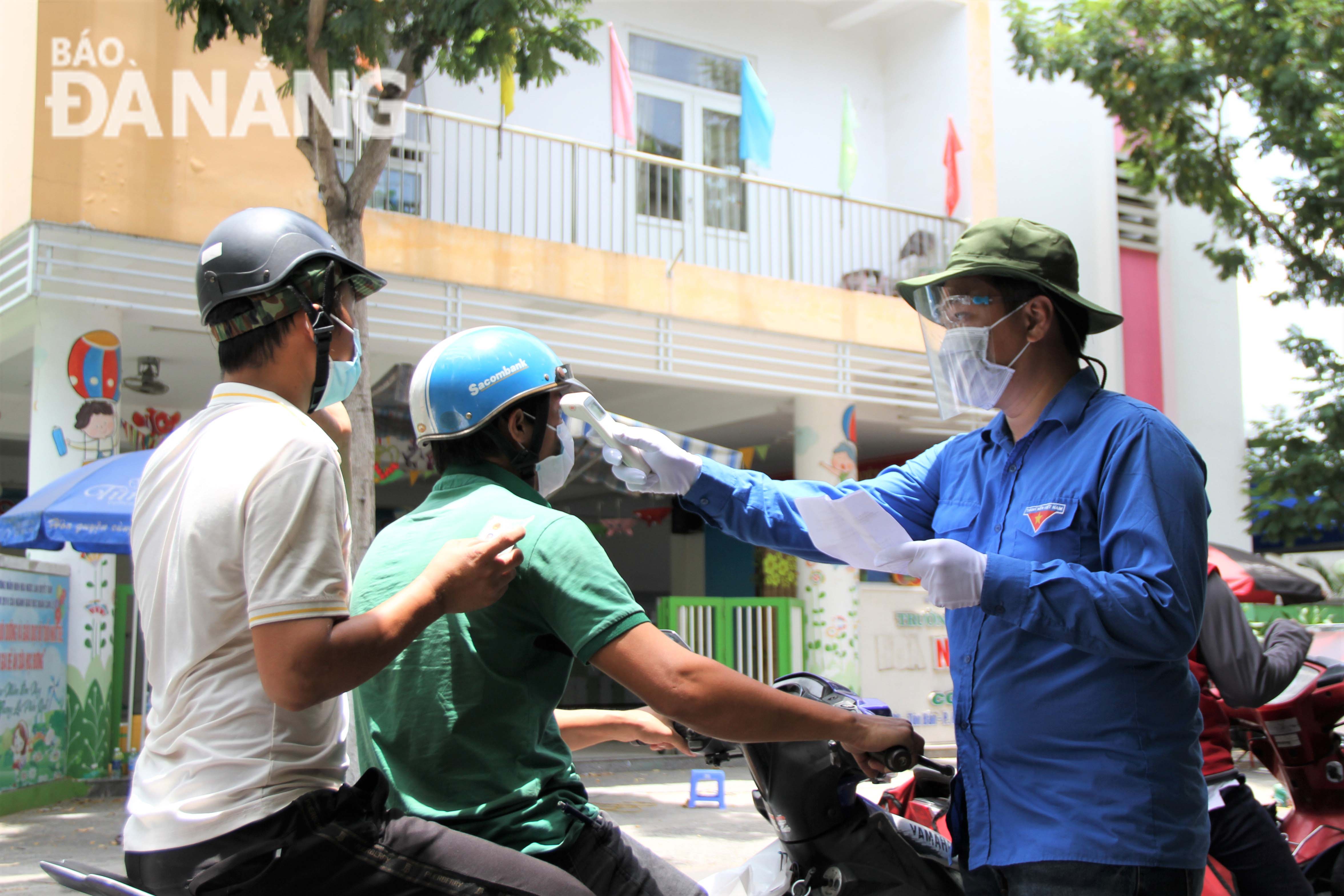 Người trẻ với nhiệt huyết chống dịch