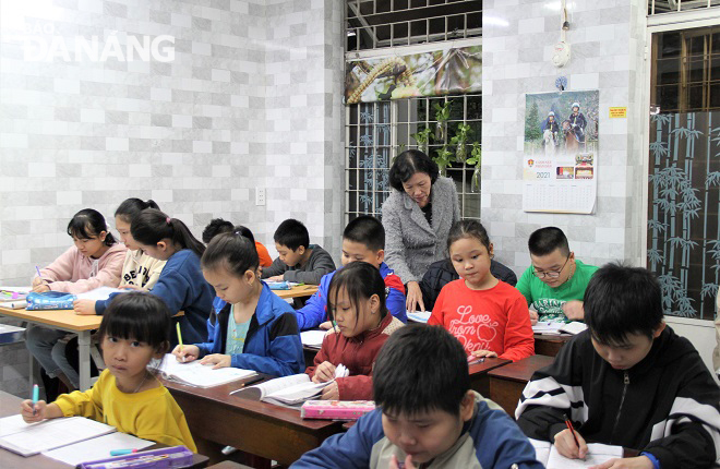 Lớp học miễn phí cho trò nghèo