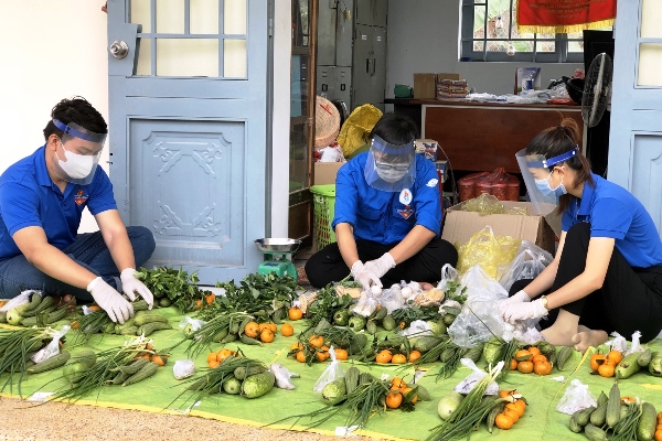 “Bữa cơm 0 đồng” ấm lòng người dân nghèo giữa mùa dịch