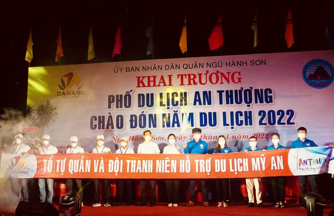 QUẬN ĐOÀN NGŨ HÀNH SƠN THÀNH LẬP MÔ HÌNH ĐỘI THANH NIÊN TÌNH NGUYỆN HỖ TRỢ, HƯỚNG DẪN KHÁCH DU LỊCH TẠI PHỐ DU LỊCH AN THƯỢNG