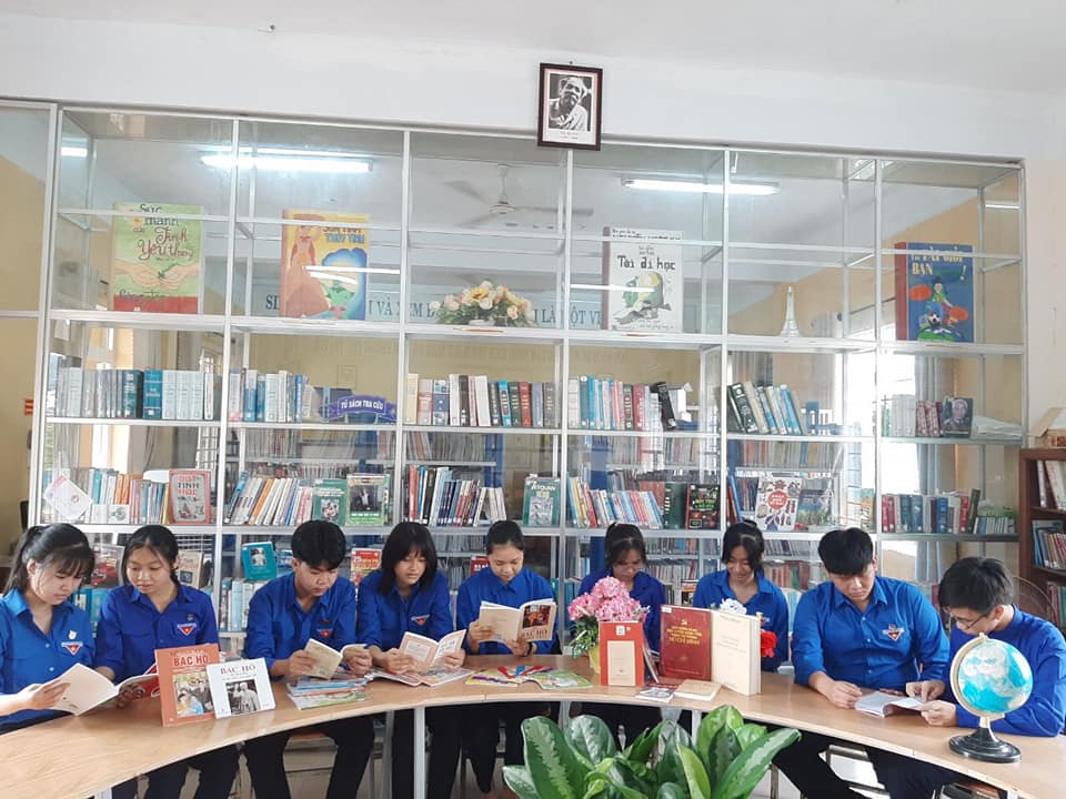 CÁC CHI ĐOÀN ĐỒNG LOẠT TRIỂN KHAI SINH HOẠT CHỦ ĐIỂM THẢO LUẬN GIỚI THIỆU CÁC CUỐN SÁCH VIẾT VỀ BÁC HỒ THÁNG 01