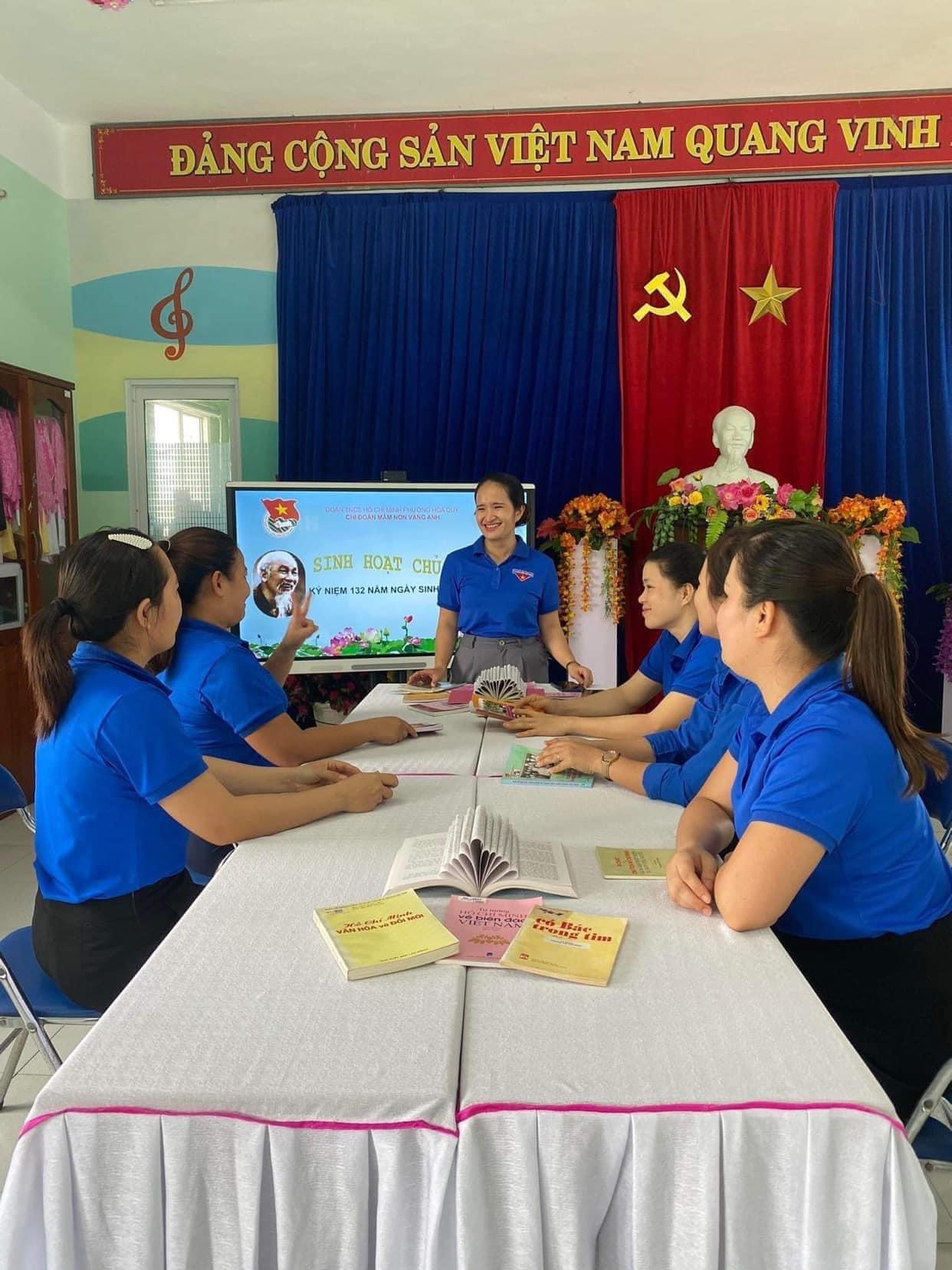 CỤM CHI ĐOÀN KHÁI TÂY - KHÁI 2B TRIỂN KHAI SINH HOẠT CHỦ ĐIỂM THẢO LUẬN GIỚI THIỆU CÁC CUỐN SÁCH VIẾT VỀ BÁC HỒ THÁNG 6