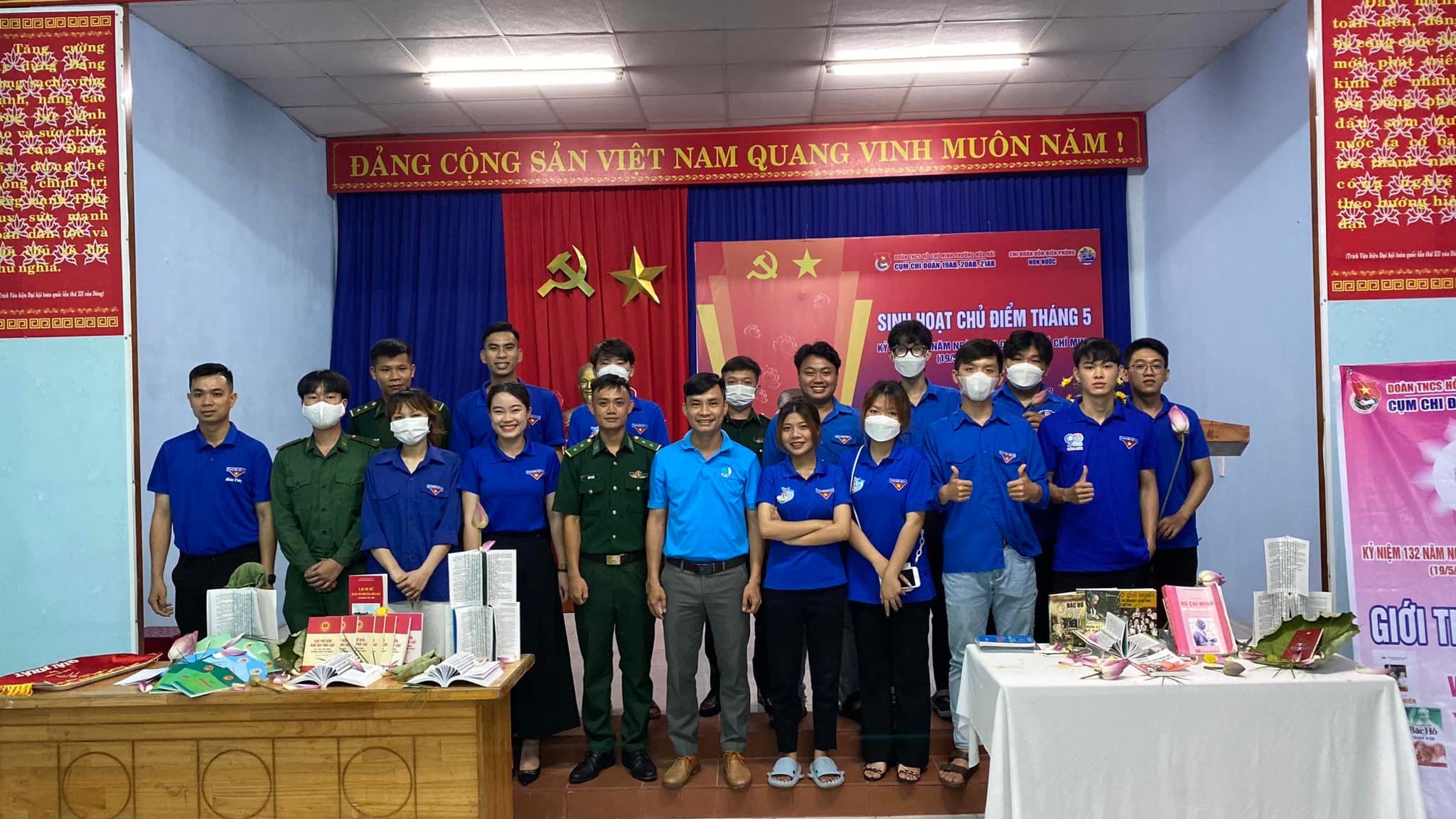 SINH HOẠT CHỦ ĐIỂM THẢO LUẬN GIỚI THIỆU CÁC CUỐN SÁCH VIẾT VỀ BÁC HỒ THÁNG 5