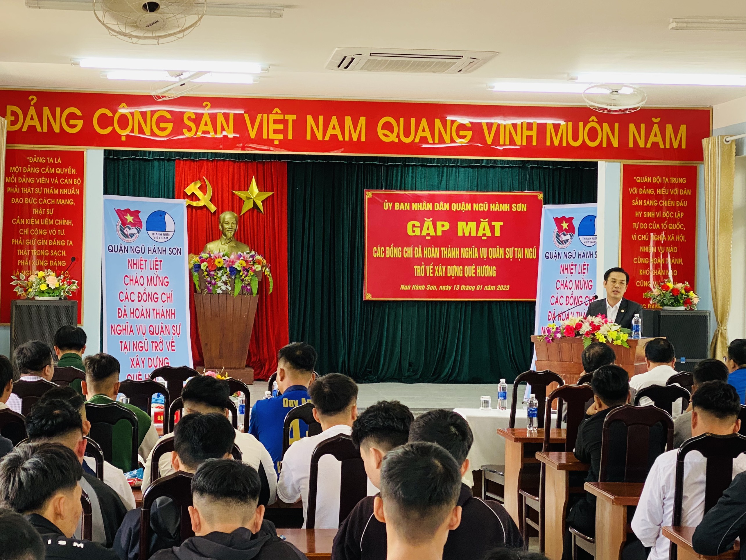 QUẬN ĐOÀN - HỘI LHTN VIỆT NAM QUẬN NGŨ HÀNH SƠN PHỐI HỢP TỔ CHỨC ĐÓN QUÂN NHÂN HOÀN THÀNH NGHĨA VỤ QUÂN SỰ VỀ ĐỊA PHƯƠNG NĂM 2023