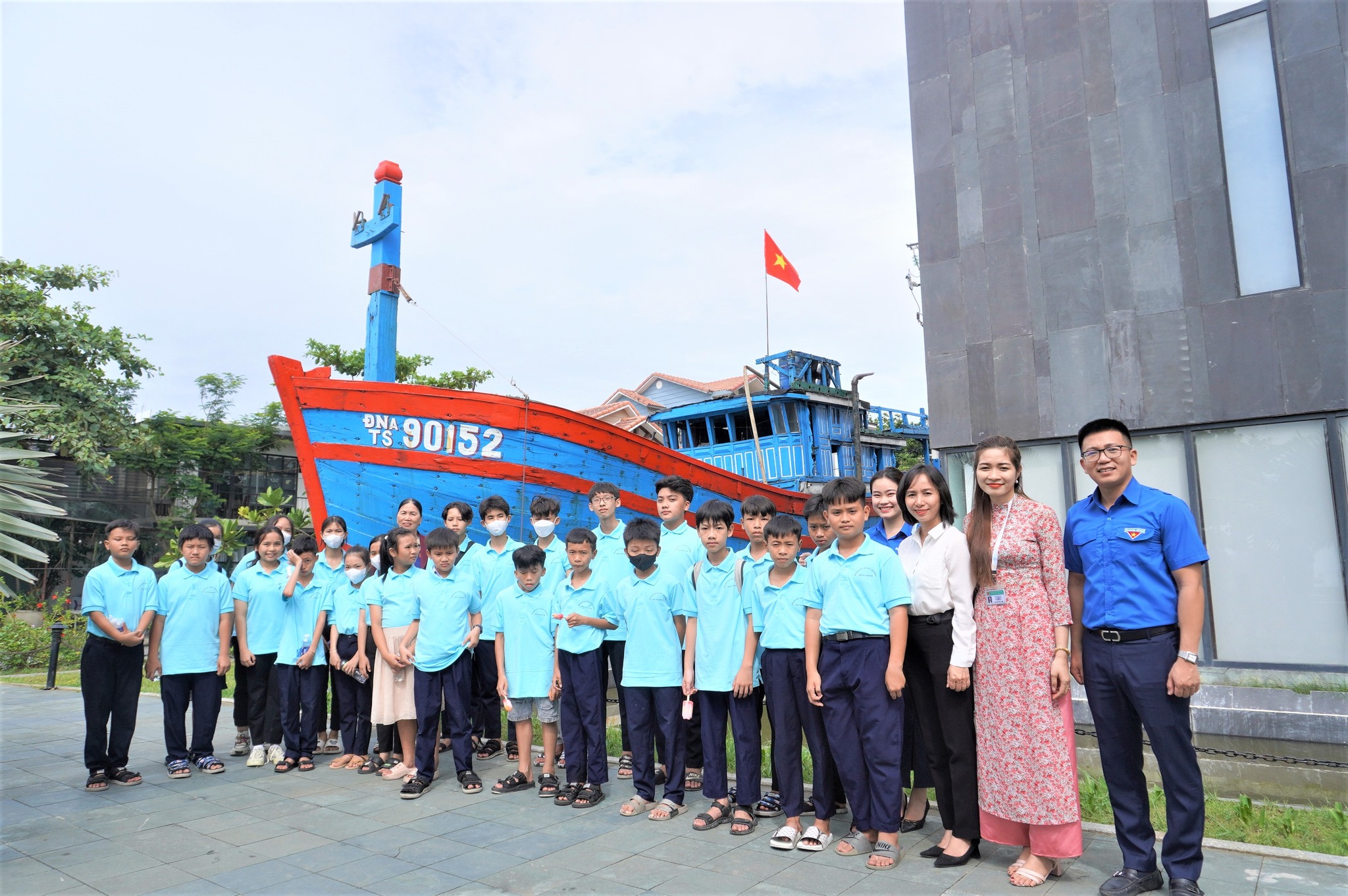 TUỔI TRẺ NGŨ HÀNH SƠN ĐỒNG LOẠT TỔ CHỨC HÀNH TRÌNH VỀ NGUỒN THĂM ĐỊA CHỈ ĐỎ VÀ BẢO TÀNG LỊCH SỬ NĂM 2023