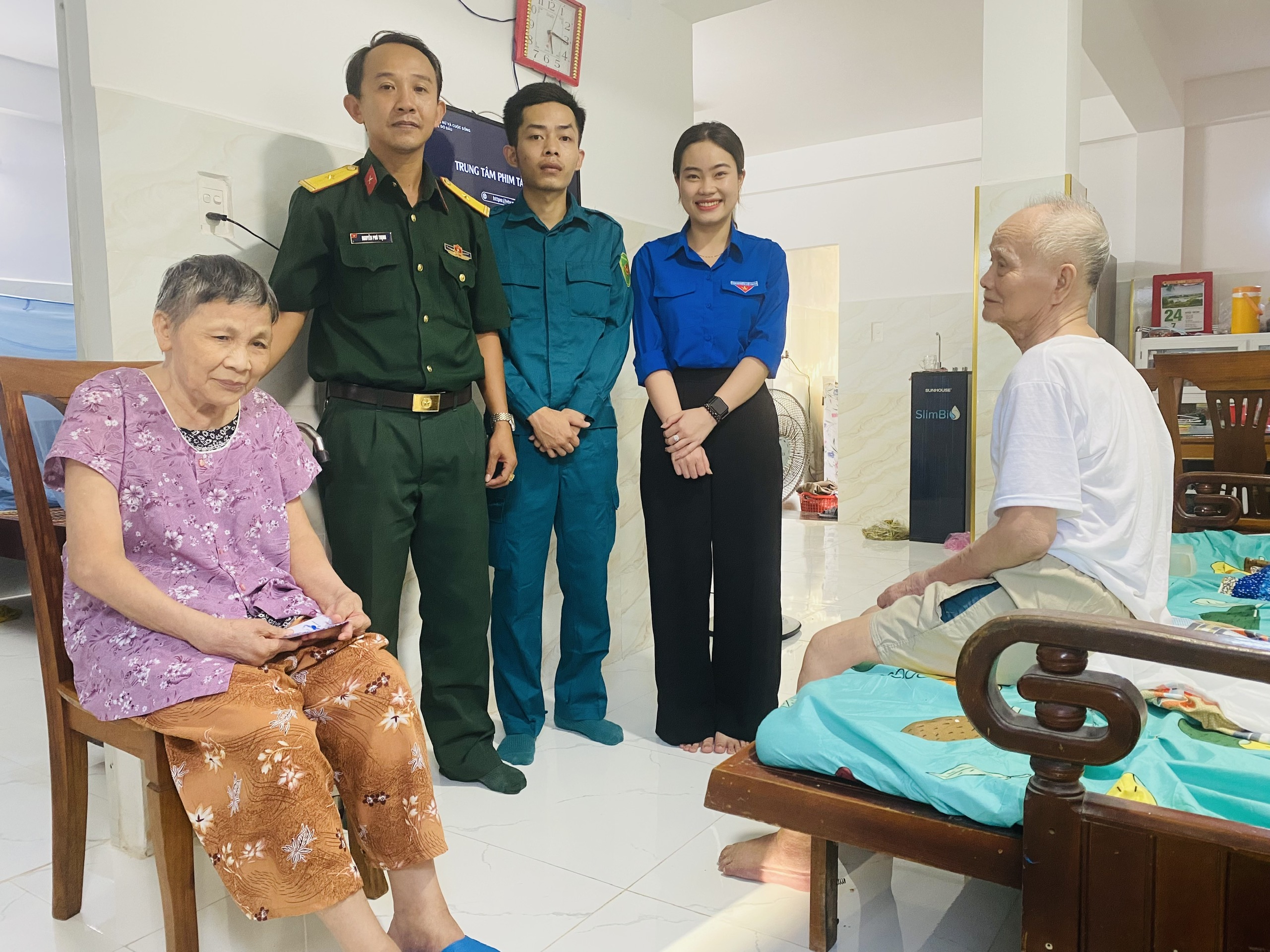 QUẬN ĐOÀN NGŨ HÀNH SƠN TỔ CHỨC GẶP MẶT, THĂM HỎI, TẶNG QUÀ CỰU THANH NIÊN XUNG PHONG CÓ HOÀN CẢNH KHÓ KHĂN NHÂN DỊP KỶ NIỆM 73 NĂM NGÀY TRUYỀN THỐNG LỰC LƯỢNG TNXP NĂM 2023