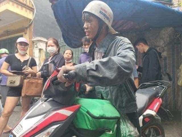 ANH HÙNG KHÔNG ÁO CHOÀNG