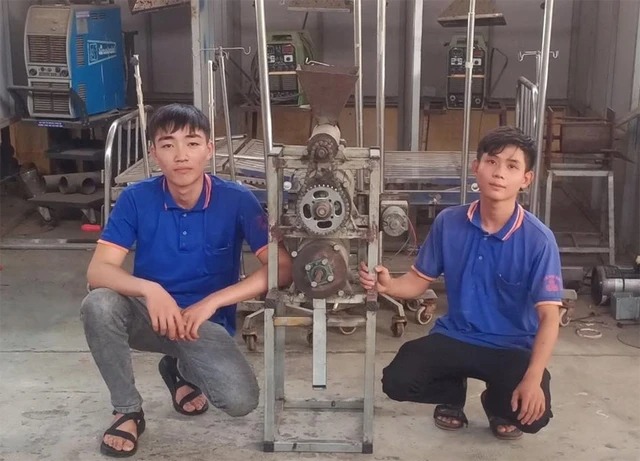 2 CHÀNG KỸ SƯ TRẺ