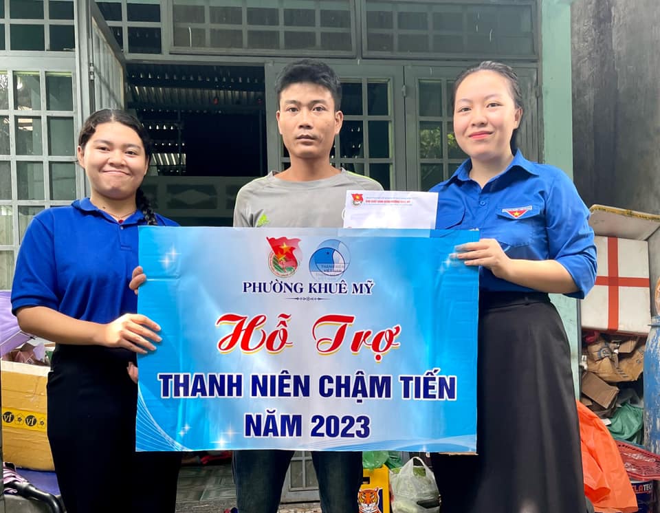 QUẬN ĐOÀN - HỘI LHTN VIỆT NAM QUẬN PHÁT HUY HIỆU QUẢ "CÂU LẠC BỘ CHI ĐOÀN GIÚP BẠN" TRONG HỖ TRỢ QUẢN LÝ, CẢM HOÁ THANH NIÊN CHẬM TIẾN, THANH NIÊN TÁI HOÀ NHẬP CỘNG ĐỒNG NĂM 2023