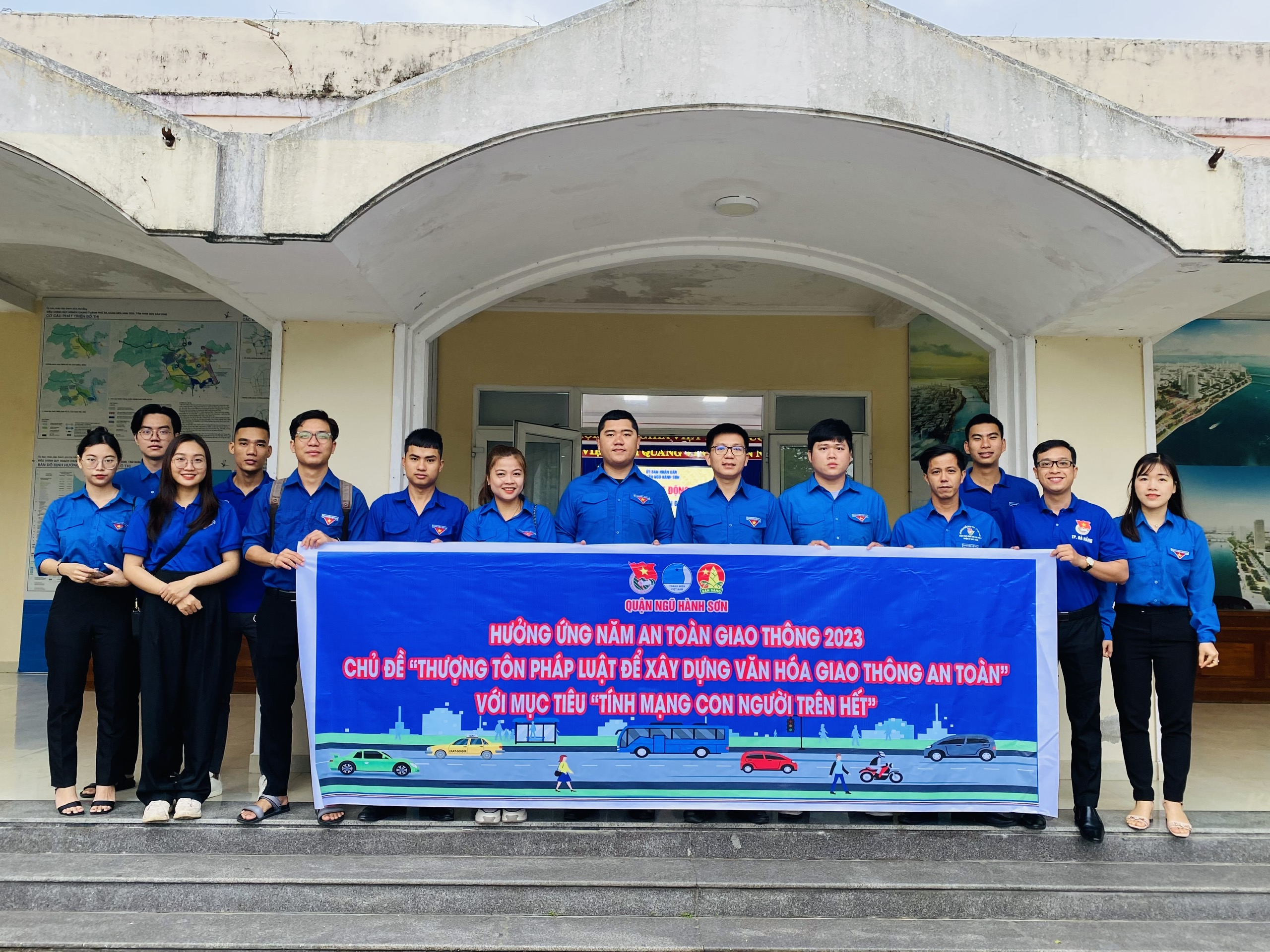 QUẬN ĐOÀN - HỘI LHTN VIỆT NAM QUẬN NGŨ HÀNH SƠN TỔ CHỨC RA QUÂN HƯỞNG ỨNG NĂM AN TOÀN GIAO THÔNG NĂM 2023 VỚI CHỦ ĐỀ "THƯỢNG TÔN PHÁP LUẬT ĐỂ XÂY DỰNG VĂN HOÁ GIAO THÔNG AN TOÀN"