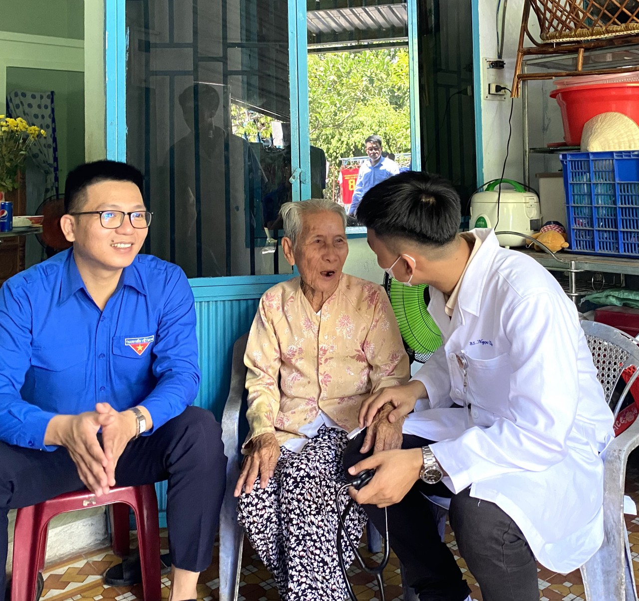 QUẬN ĐOÀN - HỘI LHTN VIỆT NAM QUẬN NGŨ HÀNH SƠN TỔ CHỨC MÔ HÌNH "CHÚNG CON LUÔN BÊN MẸ" KHÁM CHỮA BỆNH & CẤP PHÁT THUỐC MIỄN PHÍ CHO MẸ VNAH TRÊN ĐỊA BÀN QUẬN HƯỞNG ỨNG KỶ NIỆM 76 NĂM NGÀY THƯƠNG BINH LIỆT SĨ (27/7/1947 - 27/7/2023
